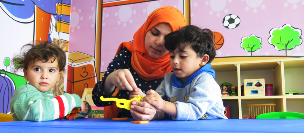 Better Work Jordanie et les acteurs locaux demandent la création de crèches sur les lieux de travail pour aider les mères à poursuivre leur carrière dans un contexte difficile qui empêche un plus grand nombre de  femmes d’intégrer le marché du travail