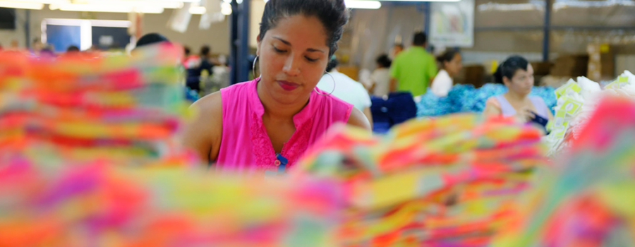 Piece rate pay brings mixed results for garment workers, new study shows