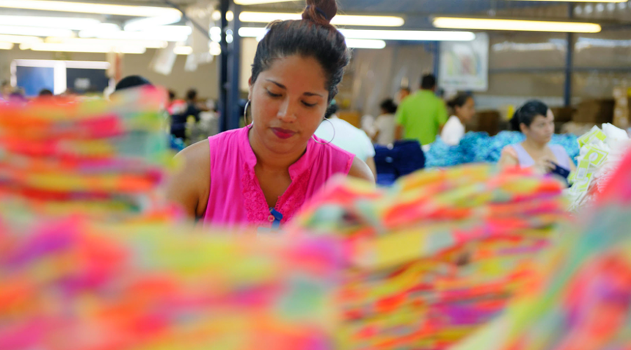 Piece rate pay brings mixed results for garment workers, new study shows