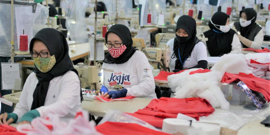 The initiative aimed to not only protect workers and businesses from COVID-19 impacts, but to build a culture of prevention regarding OSH in the workplace, strengthening networks among workers and employers in the garment sector and surrounding communities.