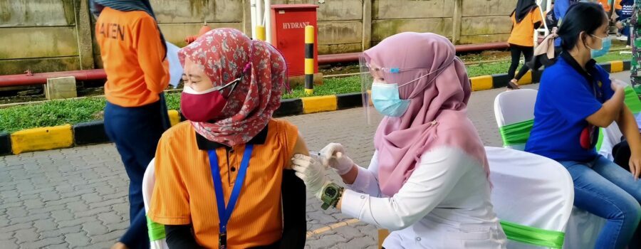 Indonesian Garment Factory Staff Make Personal Mission to Encourage Vaccination of Fellow Workers