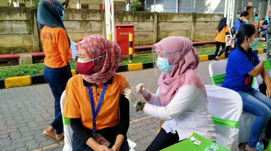 Indonesian Garment Factory Staff Make Personal Mission to Encourage Vaccination of Fellow Workers