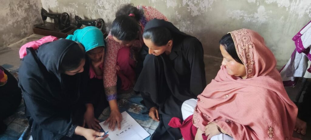 Helping Women Workers Manage Cultural and Professional Barriers in Pakistan