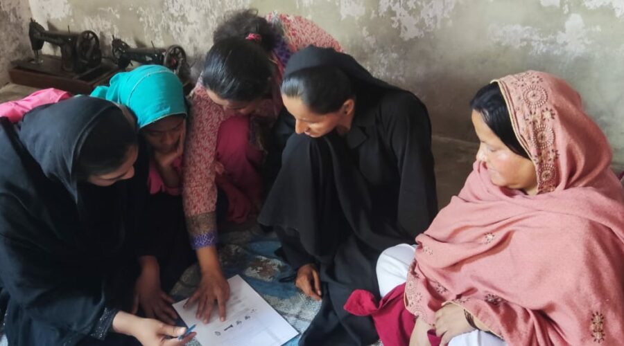 Helping Women Workers Manage Cultural and Professional Barriers in Pakistan