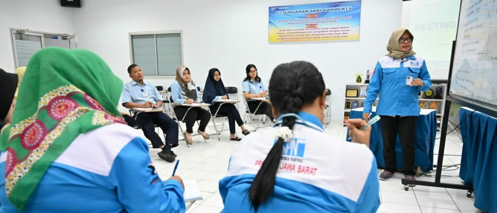 Sri Tentrem smiled broadly as she shared her story about her experience working in labour unions. She wore a sky-blue vest emblazoned with a bold “SPN,” the abbreviation for her union, on the left side, accompanied by a red-and-white Indonesian flag on the right.